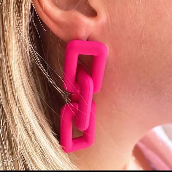 New Acrylic Chain Link look Fuchsia or Hot Pink, Post or Stud Earrings. - Picture 2 of 6